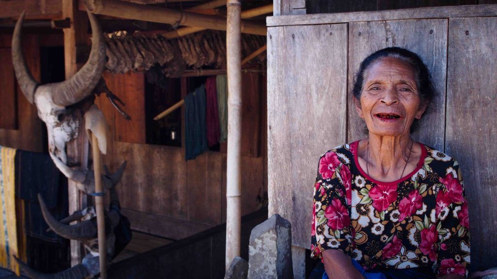 Mujer-Ngada-Bena-Isla-Flores-Indonesia