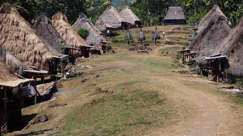 BELARAGHI-ISLA-FLORES-INDONESIA