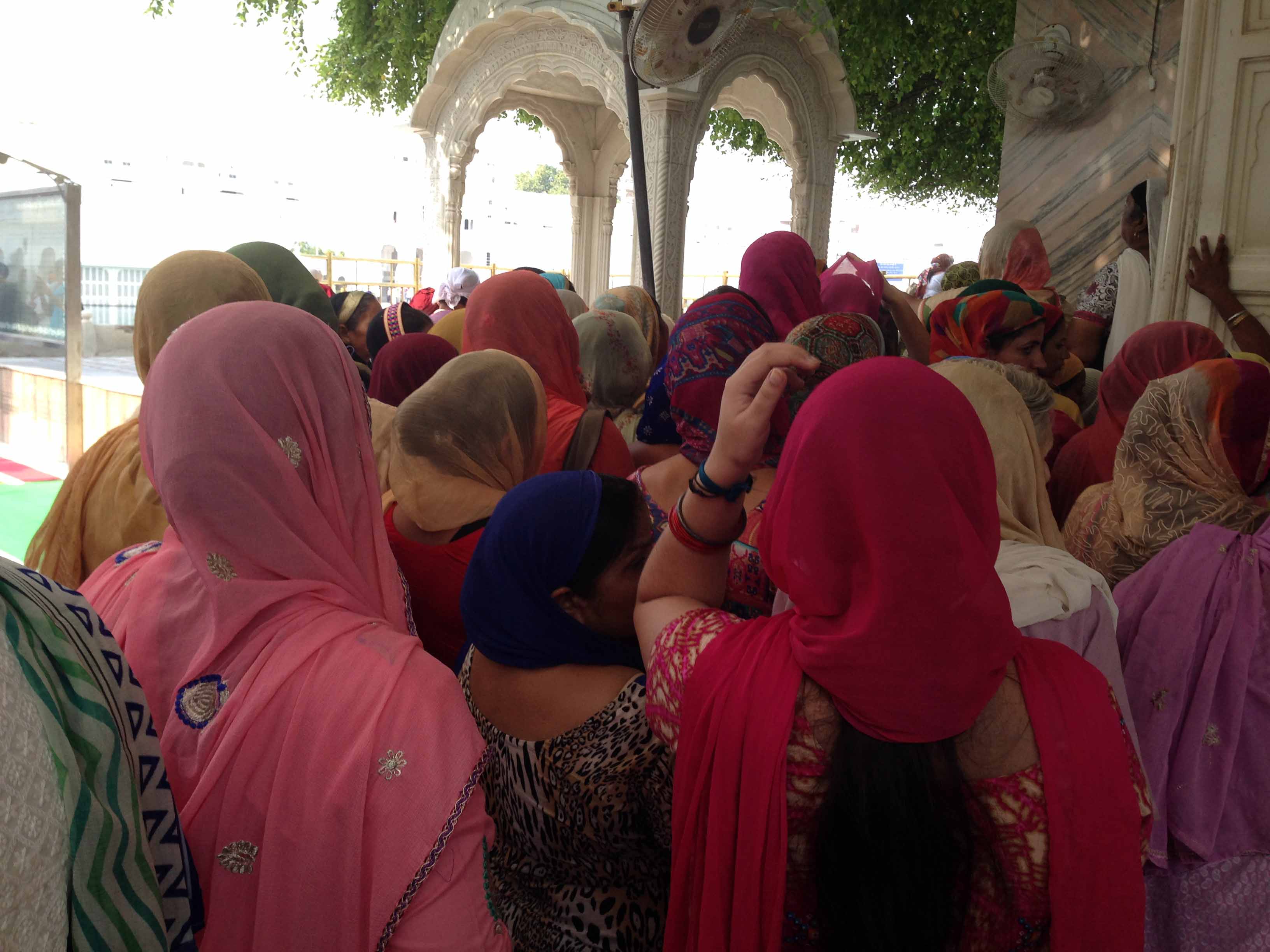 Mujeres-sij-templo-dorado-Amritsar-india
