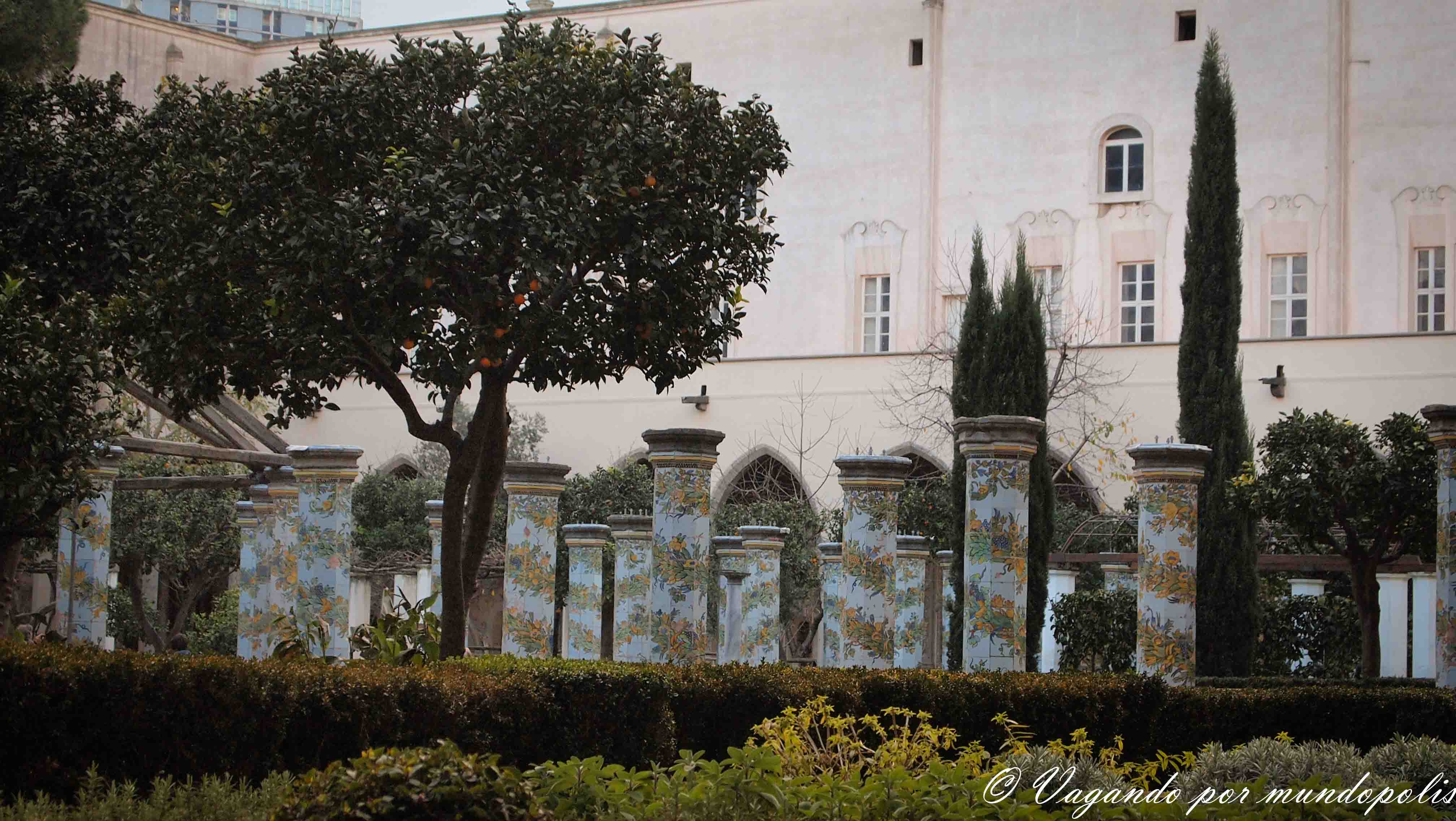 napoles-que-ver-basilica-santa-chiara