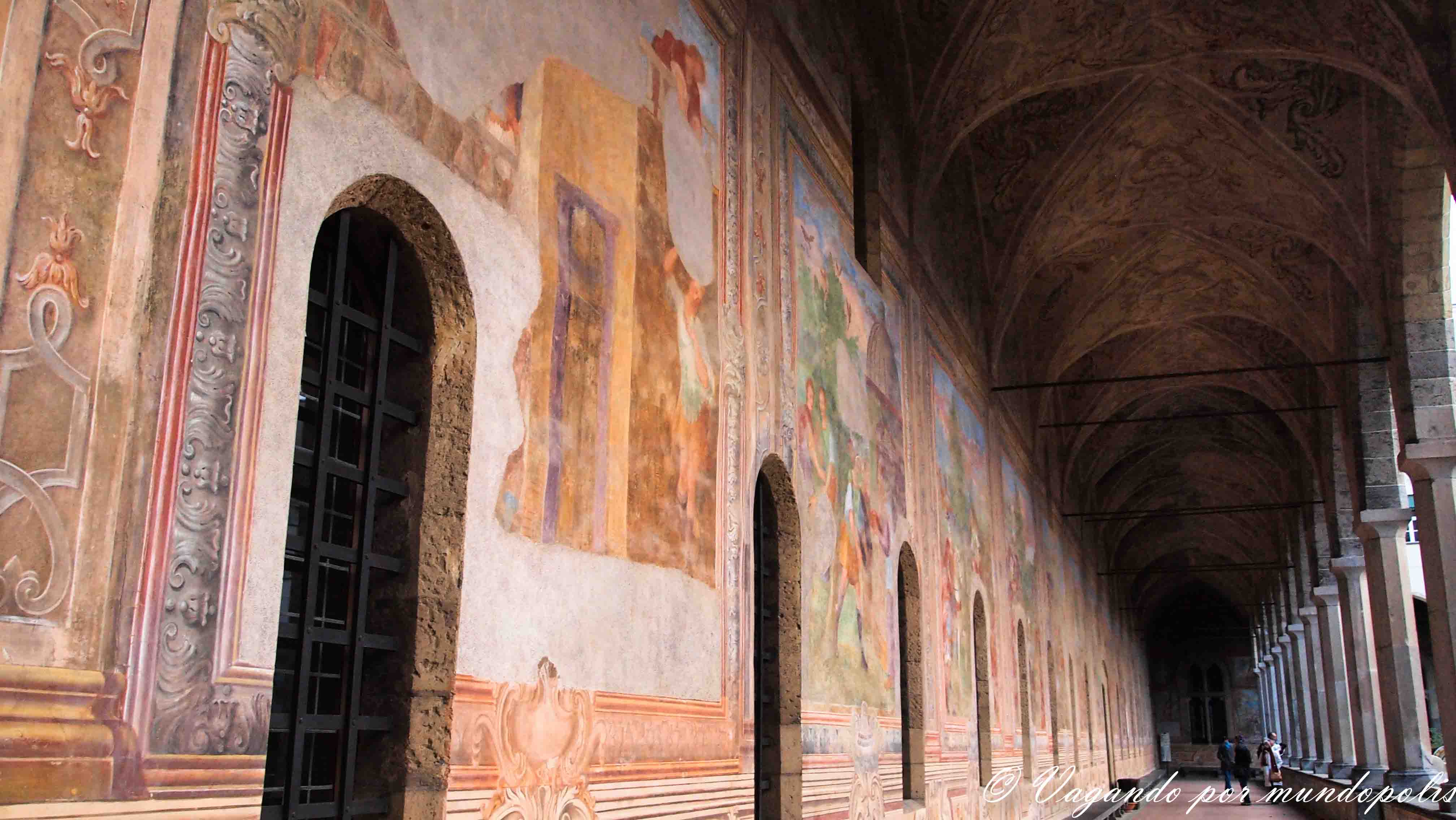 napoles-que-ver-basilica-santa-chiara