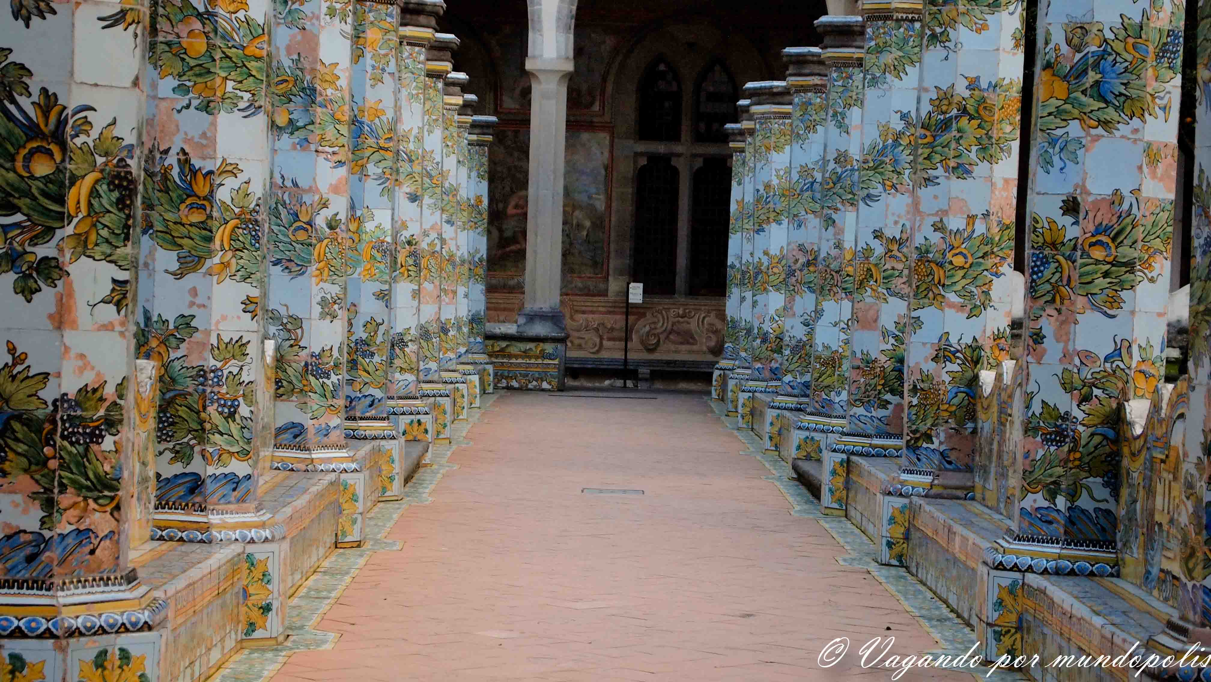 napoles-que-ver-basilica-santa-chiara