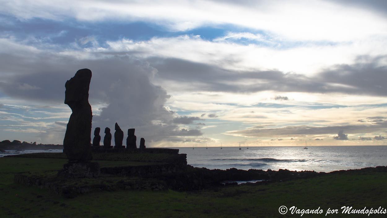 Ahu-Tahai-moais-atardecer-isla-pascua