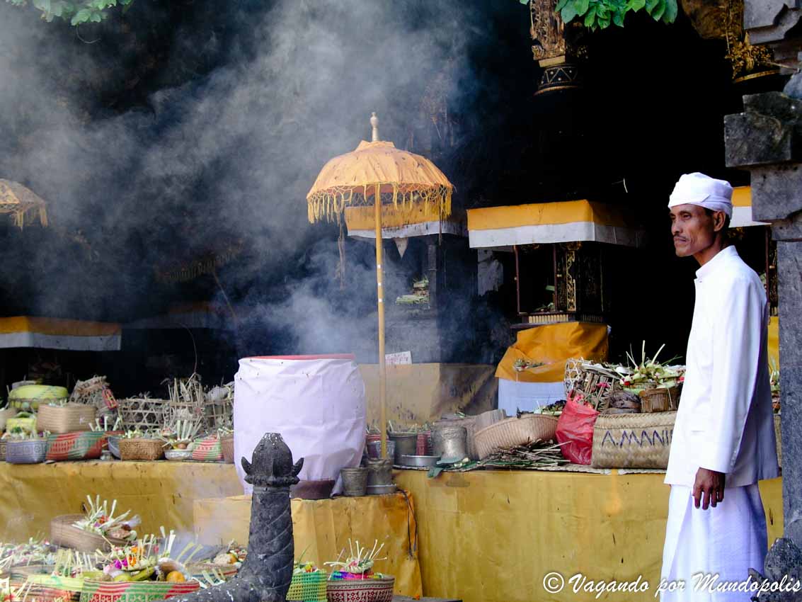 Pura-Goa-Lawah