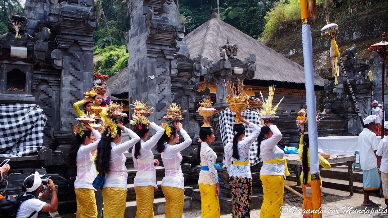 como-ir-vestido-templos-bali