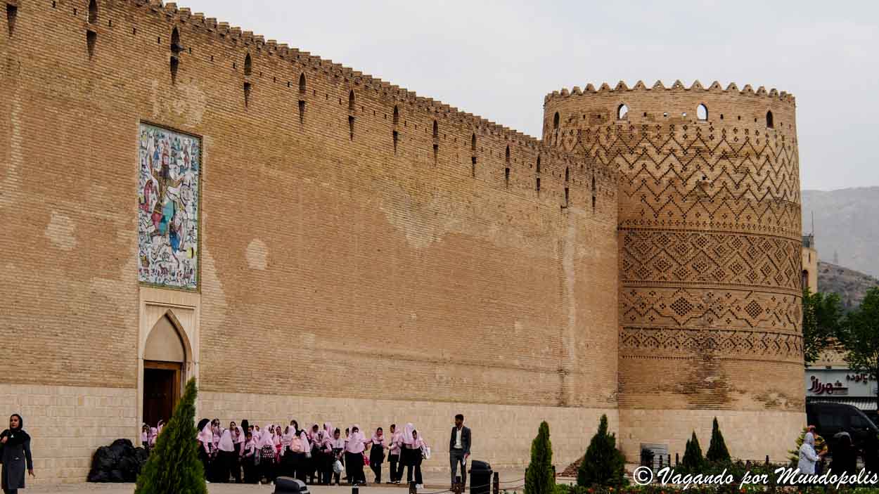 como-ponerse-pañuelo-iran como-ponerse-pañuelo-iran