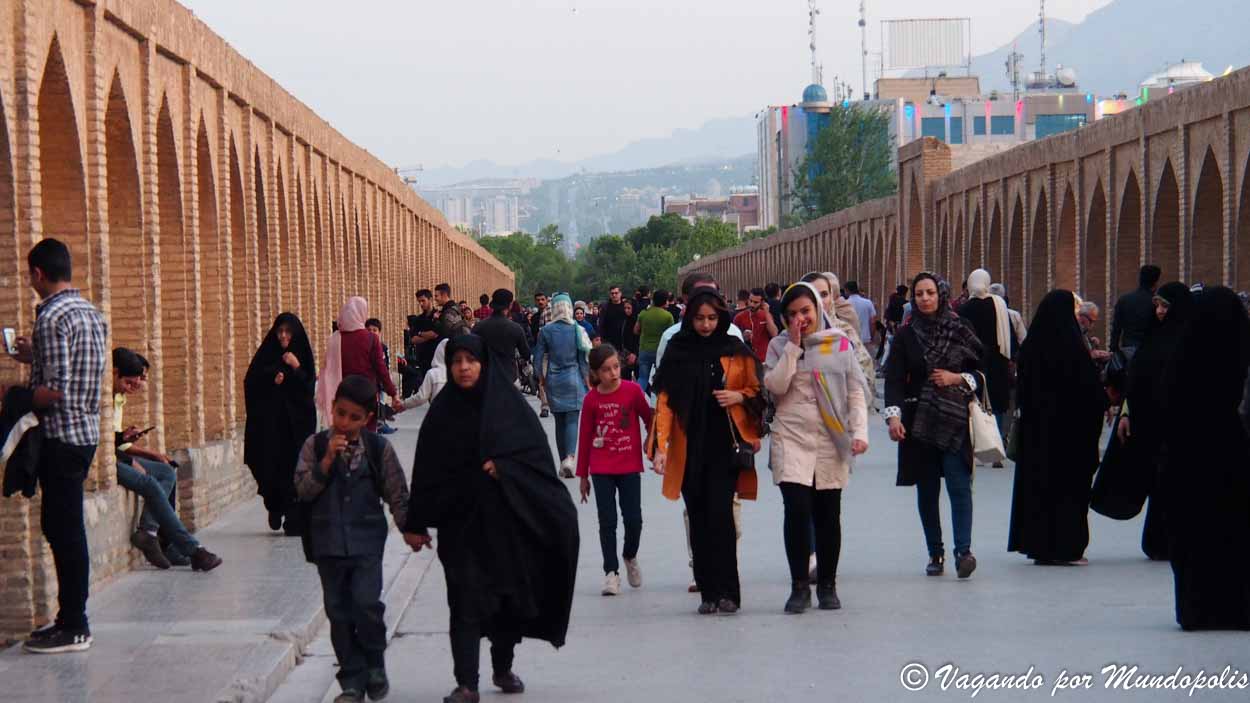como-ponerse-pañuelo-iran como-ponerse-pañuelo-iran