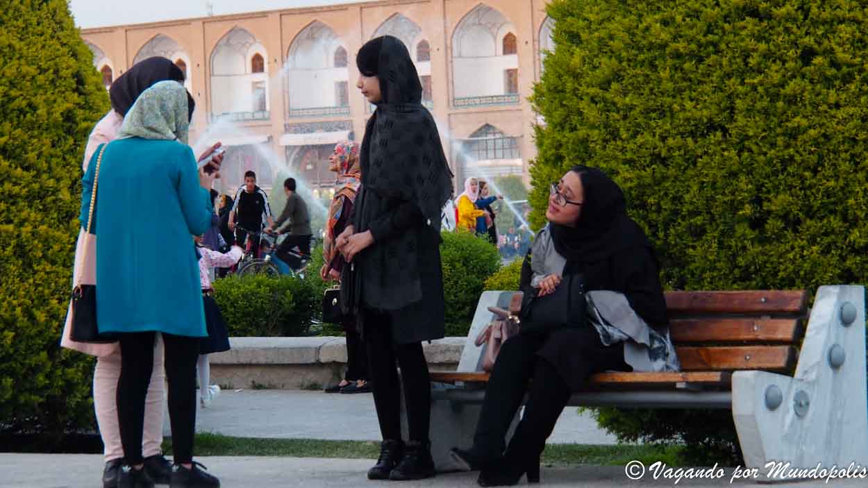 como-ha-de-ir-vestida-una-mujer-en-iran como-ha-de-ir-vestida-una-mujer-en-iran