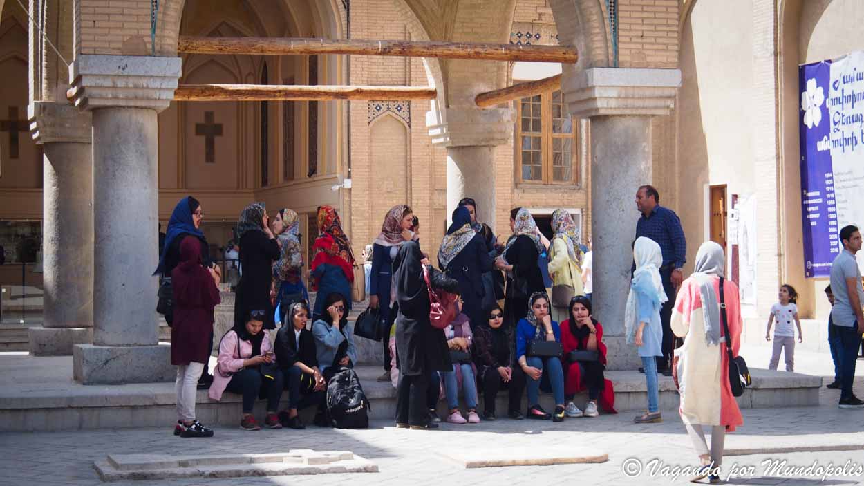como-ponerse-pañuelo-iran como-ponerse-pañuelo-iran