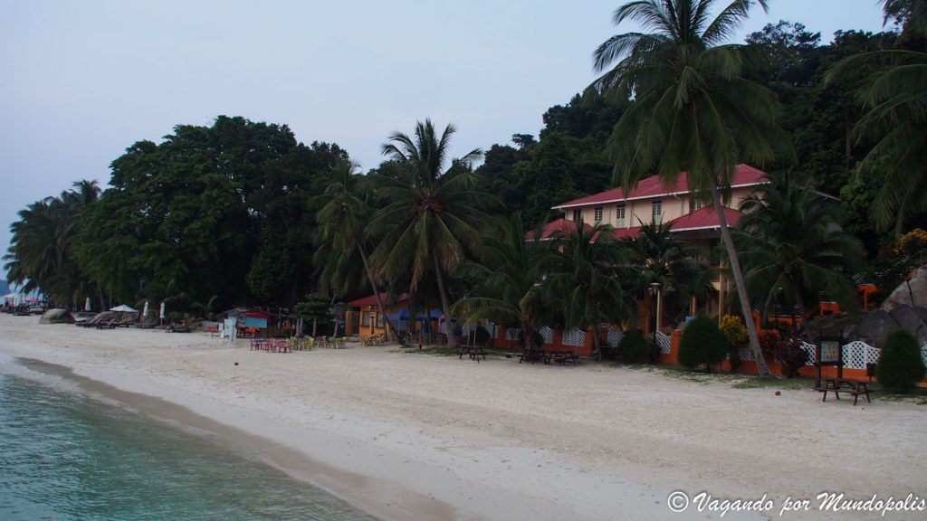 main-beach-sur