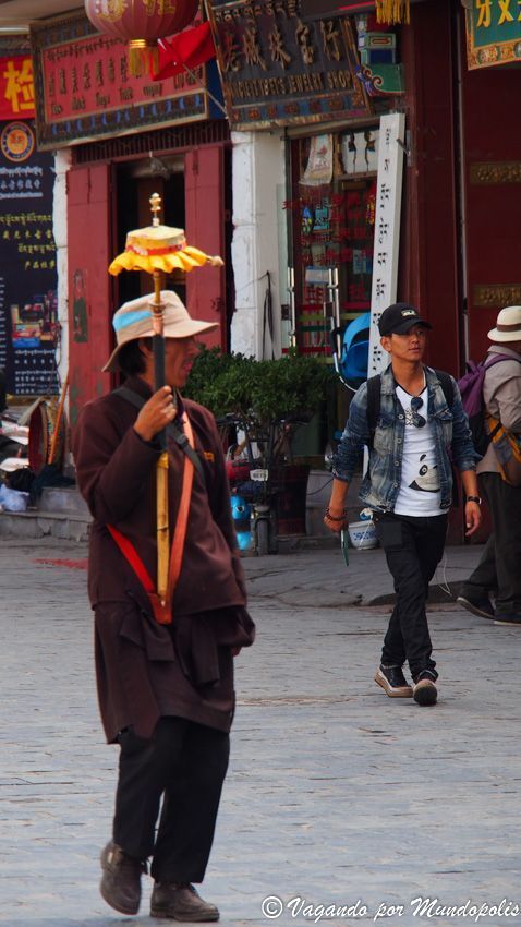 calle-barkhor-lhasa