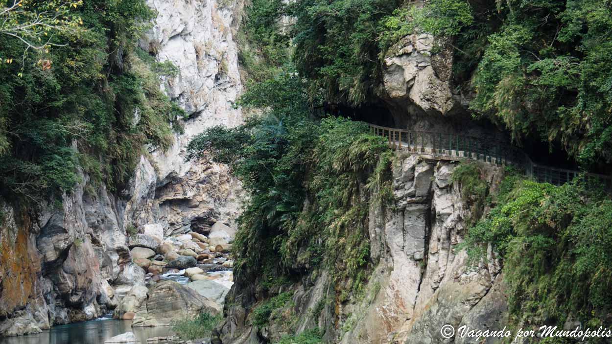 shakadang-trail-taroko-taiwan