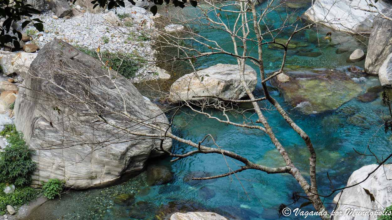 shakadang-trail-taroko-taiwan