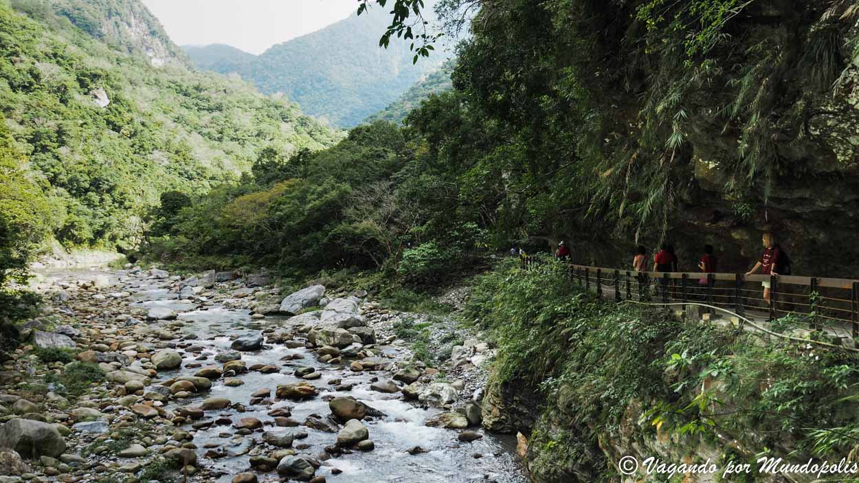 shakadang-trail-taroko-taiwan