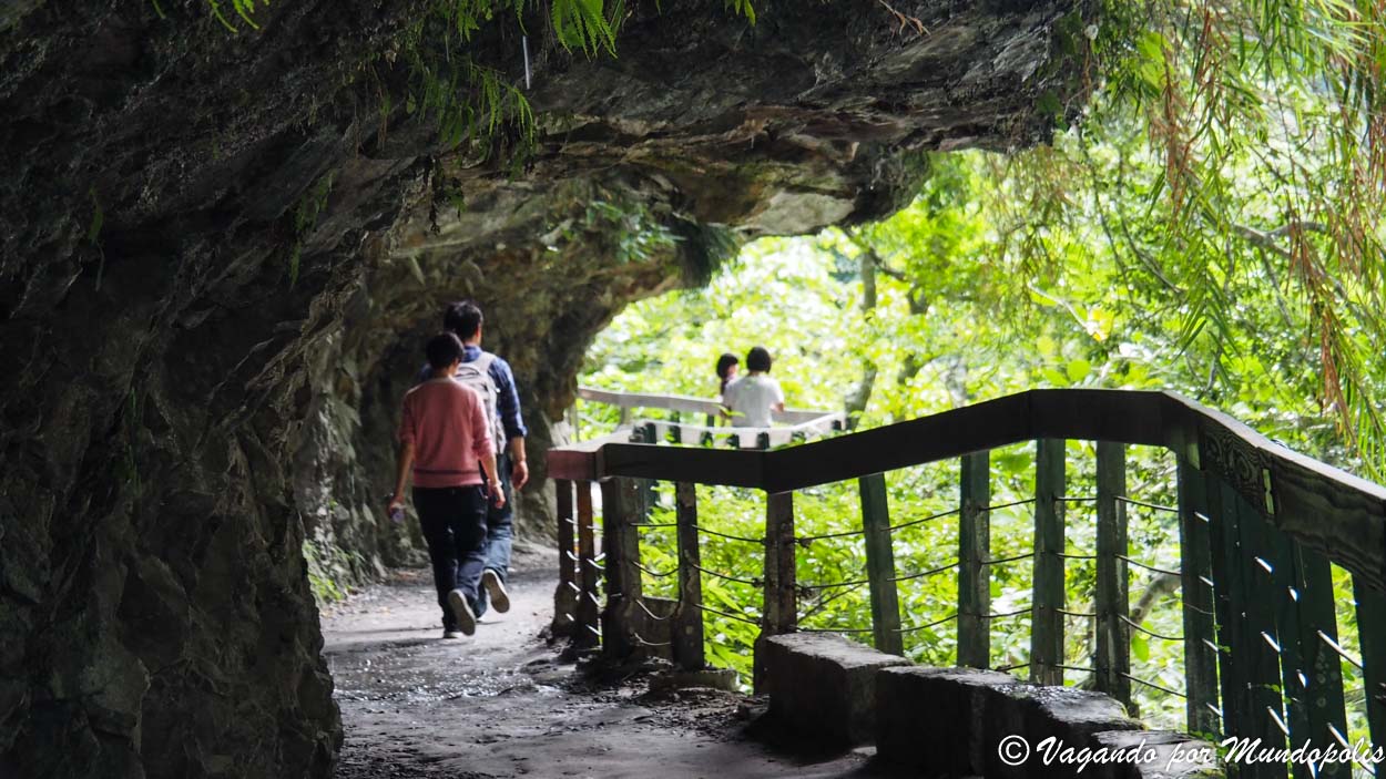 shakadang-trail-taroko-taiwan