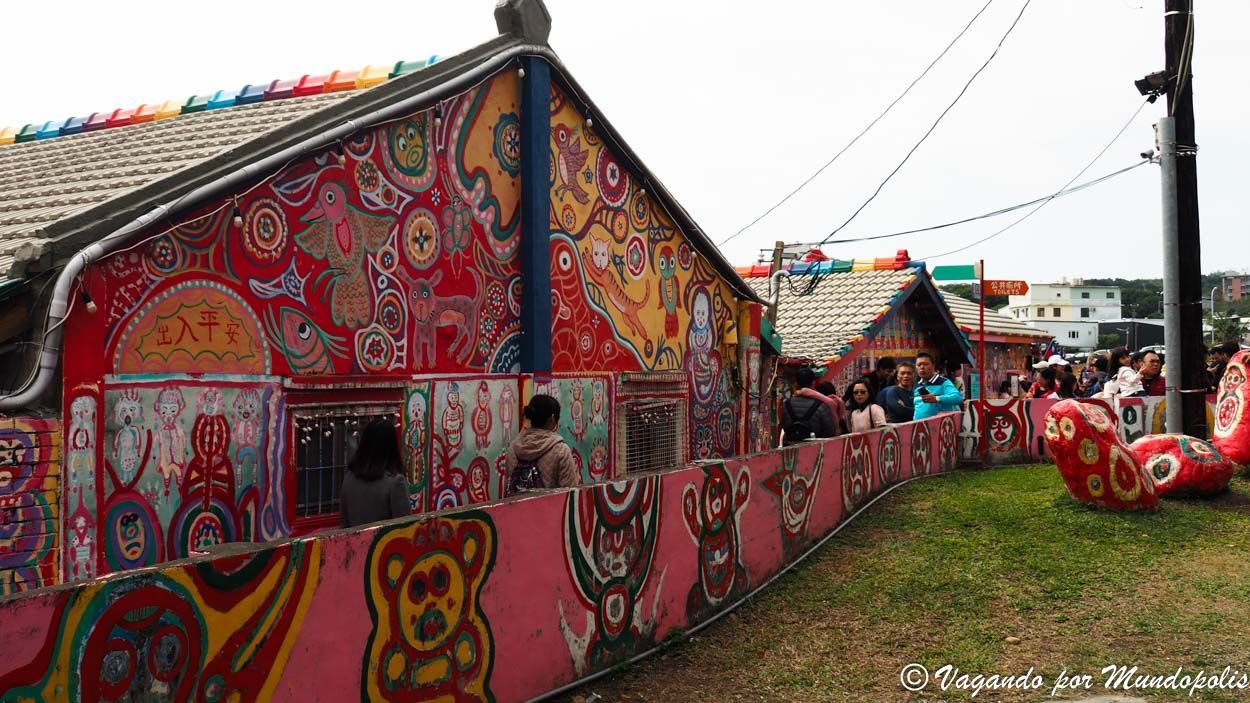 La imagen tiene un atributo ALT vacío; su nombre de archivo es rainbow-village-taiwan-13.jpg