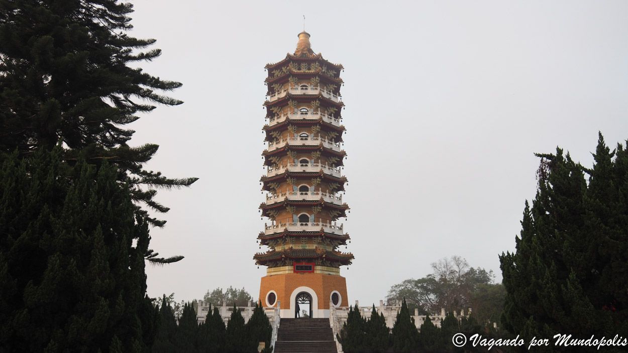pagoda-cien-soon-moon-lake