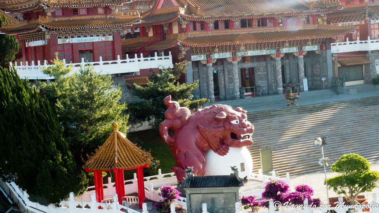 templo-wenwu-soon-moon-lake