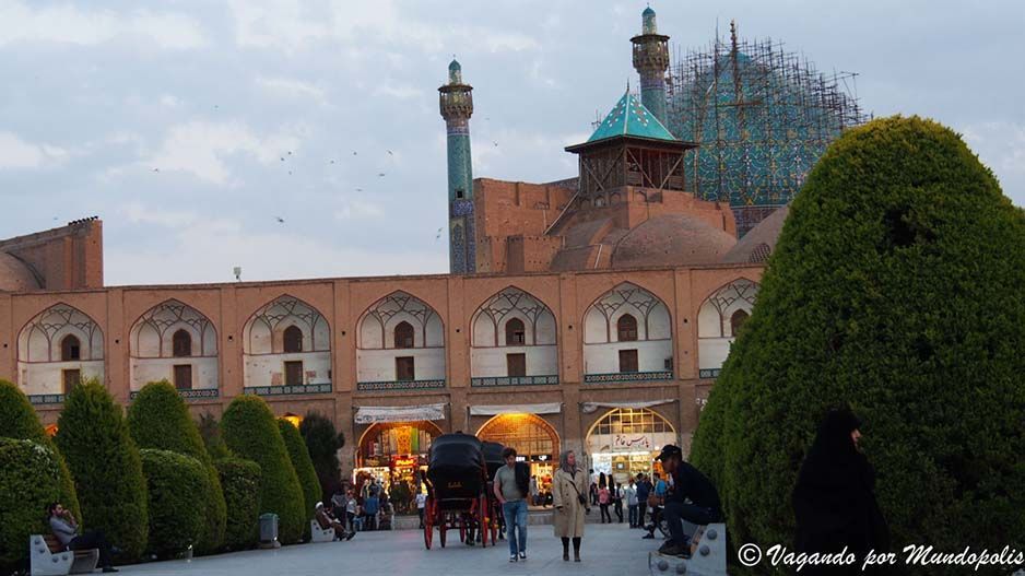 naqhs-e-jalan-plaza-isfahan