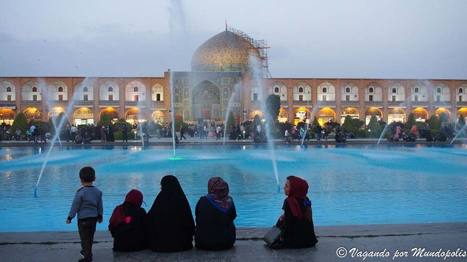 naqhs-e-jalan-plaza-isfahan