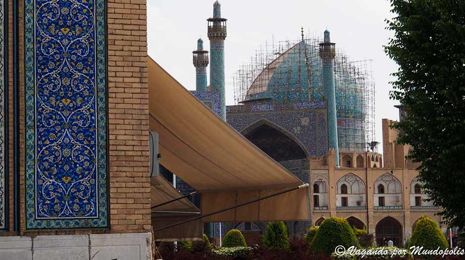 plaza-naqs-e-jalan-isfahan