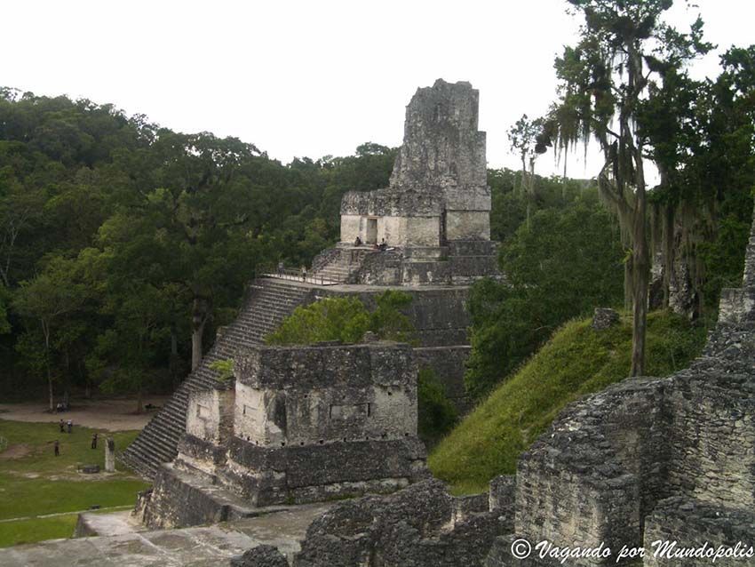 acropolis-central-tikal