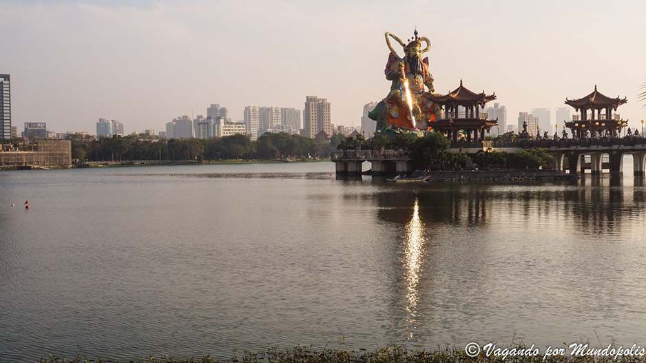 que-ver-en-kaohsiung-lotus-pond