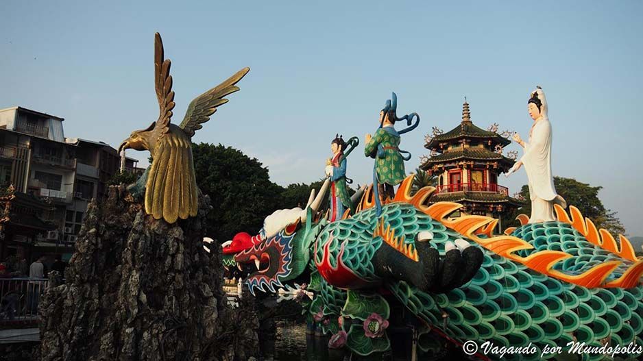que-ver-en-kaohsiung-lotus-pond