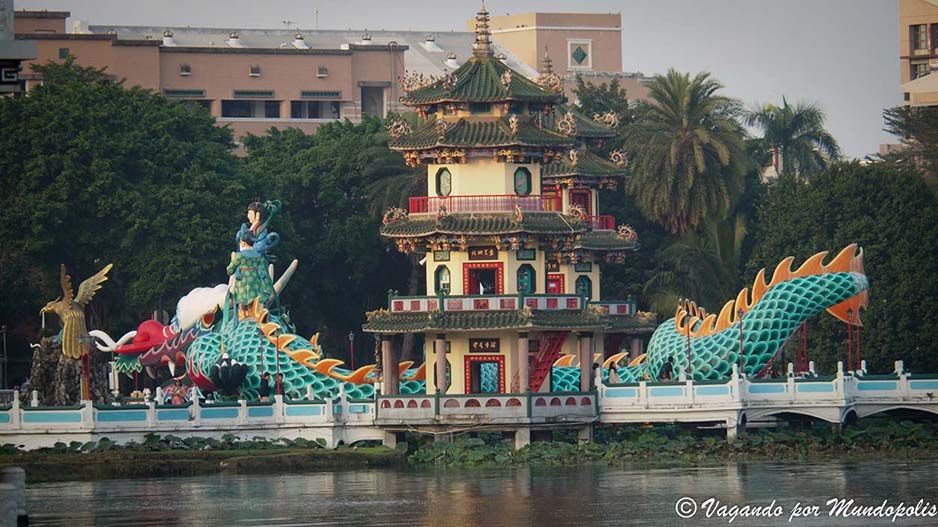 que-ver-en-kaohsiung-lotus-pond