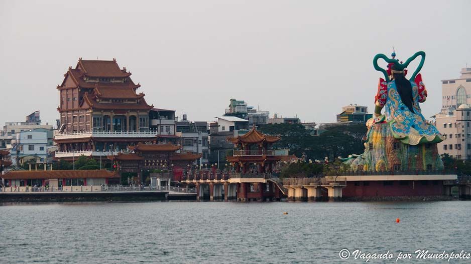 lotus-pond-que-ver-kaohsiung