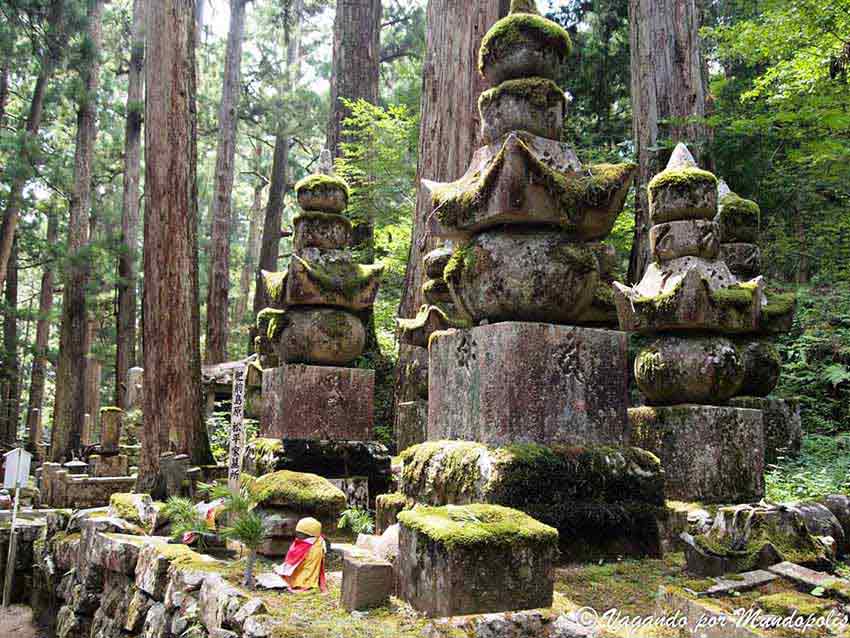 gorinto-cementerio-okunoin-koyasan
