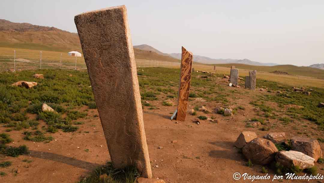 Uushigiin-Uver-deer-stones-mongolia