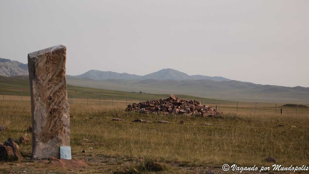 Uushigiin-Uver-deer-stones-mongolia