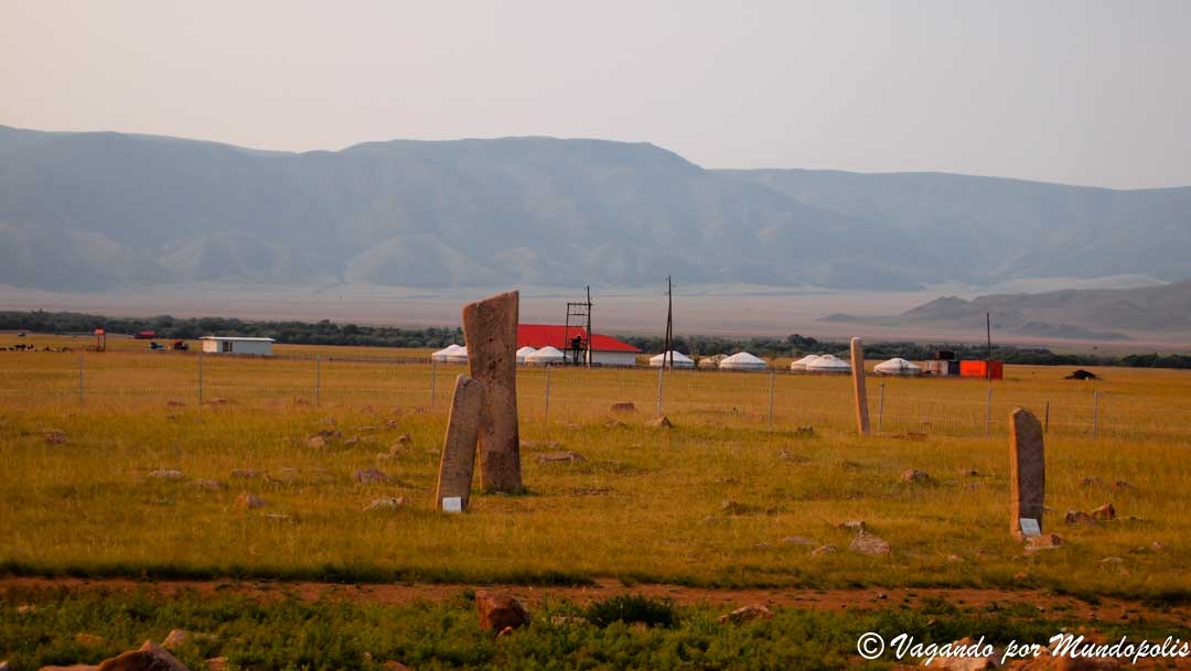 Uushigiin-Uver-deer-stones-mongolia