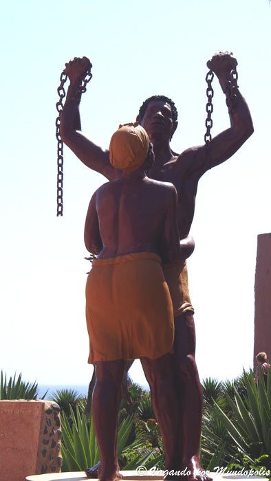 estatua-liberación-que-ver-en-isla-goree