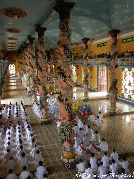 TEMPLO-CAO-DAI-VIETNAM