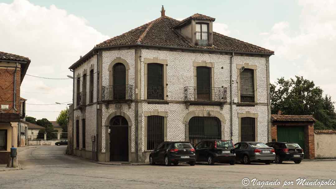 casa-de-las-conchas-aguilafuente
