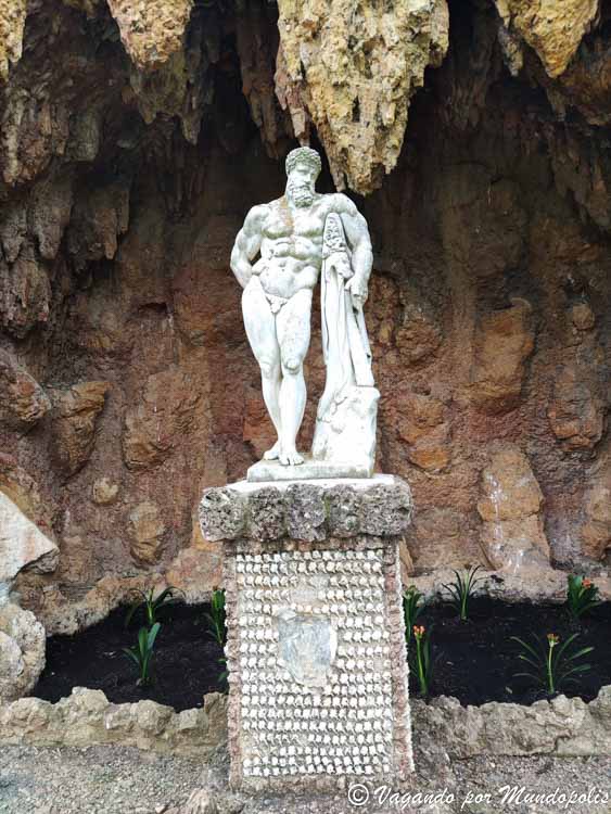 estatua-heracles-parc-sama