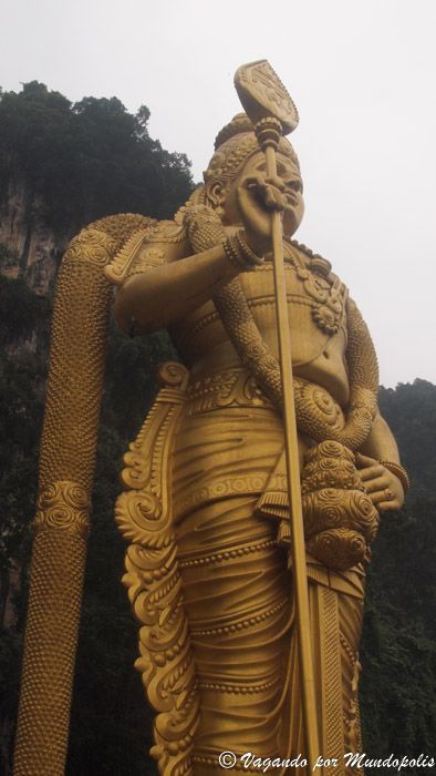 escultura-murugan-cuevas-batu