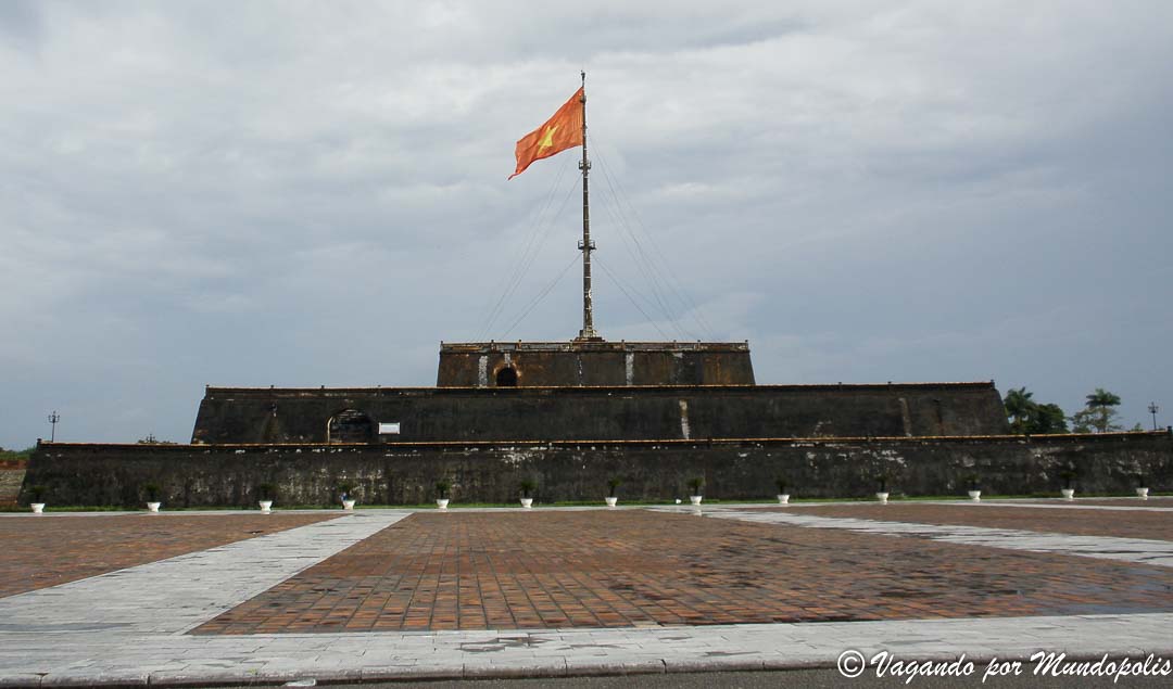 torre-de-la-bandera-hue